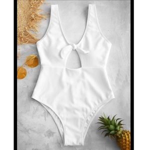 Zaful knotted front keyhole one piece swimsuit